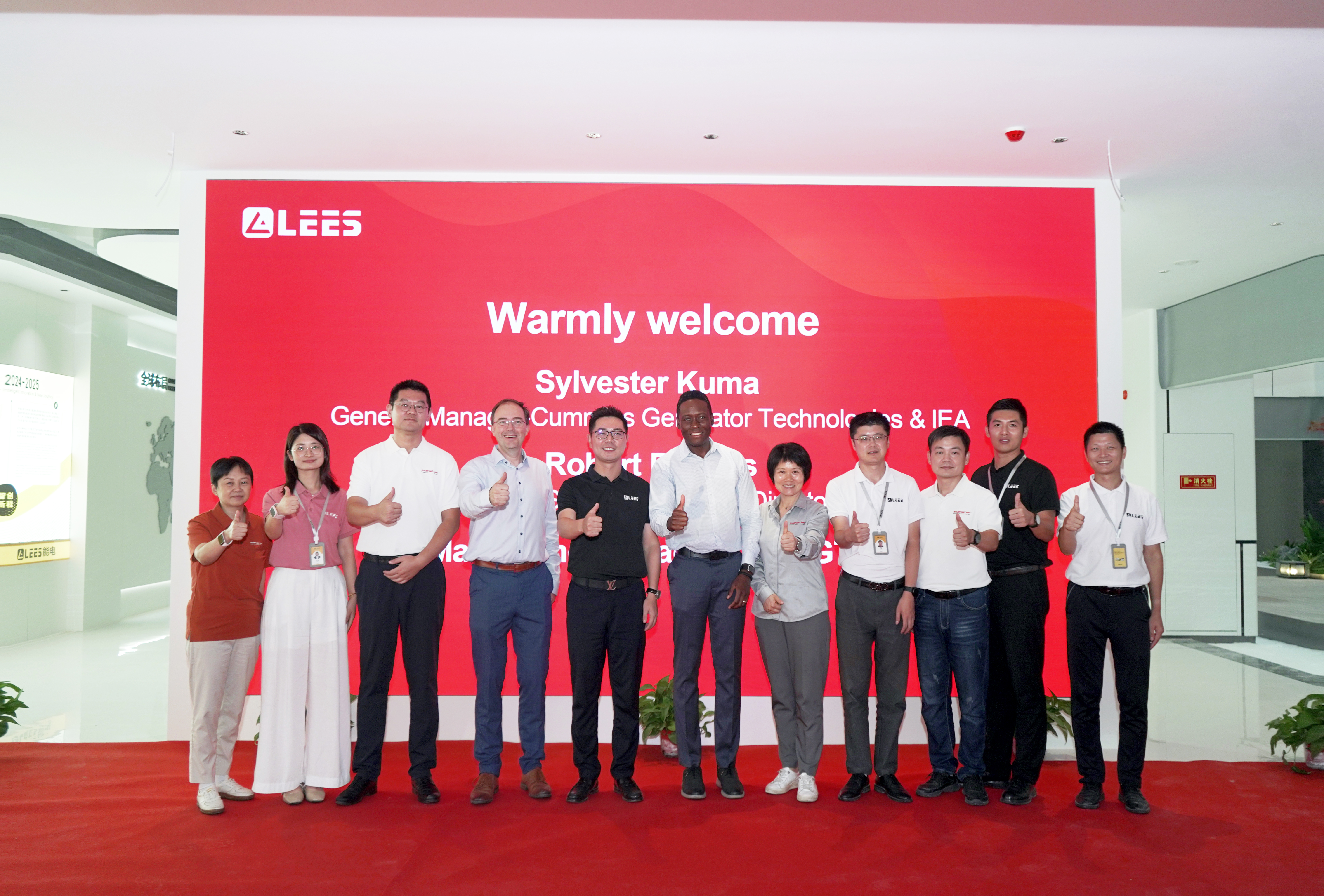 انضمام اليدين لفصل جديد | الرئيس العالمي لتكنولوجيات Cummins Global Technologies السيد Sylvester Kuma و Devation Visit Base Lees Power الجديد